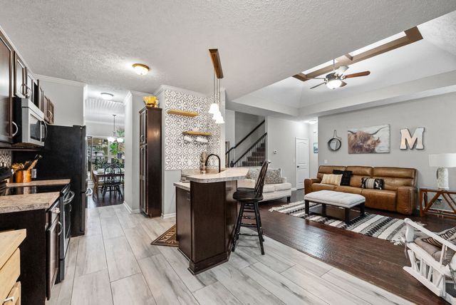 632 Hidden Valley Dr, Clarksville, TN 37040