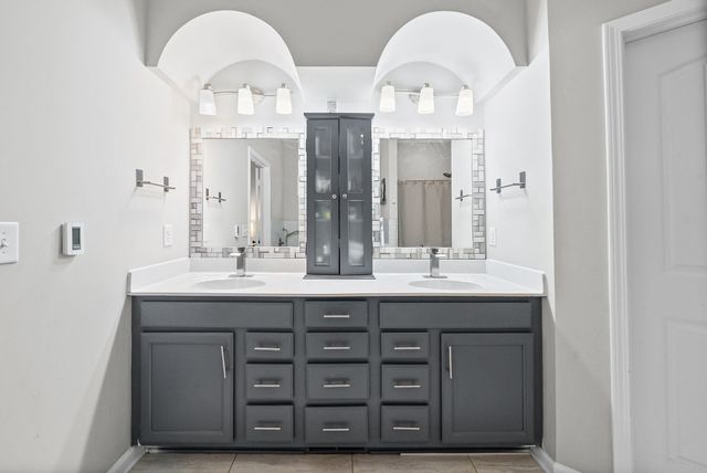 632 Hidden Valley Dr, Clarksville, TN 37040