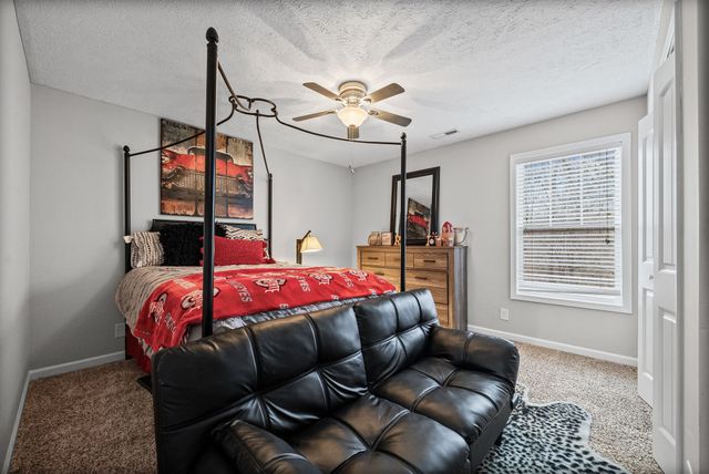 632 Hidden Valley Dr, Clarksville, TN 37040