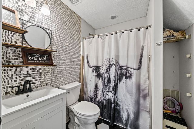 632 Hidden Valley Dr, Clarksville, TN 37040