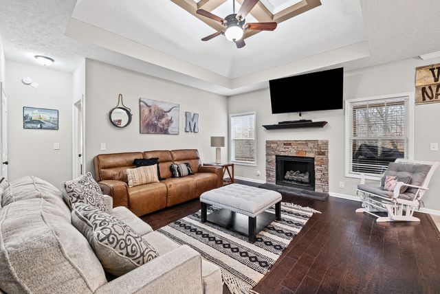 632 Hidden Valley Dr, Clarksville, TN 37040