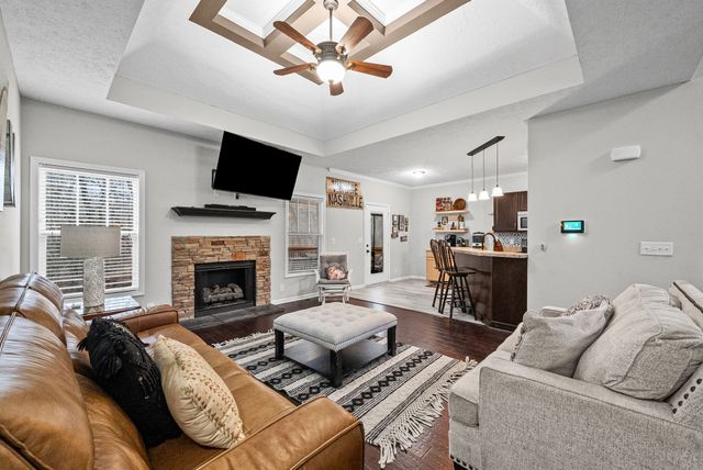 632 Hidden Valley Dr, Clarksville, TN 37040