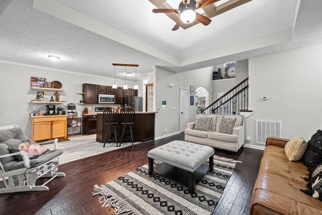 632 Hidden Valley Dr, Clarksville, TN 37040