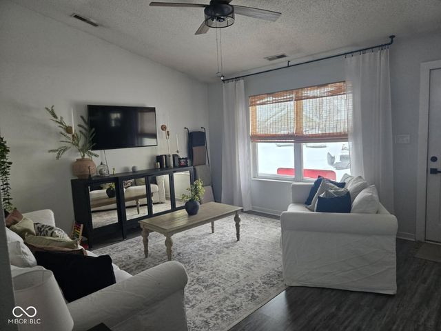 1046 Ebony Circle, Franklin, IN 46131