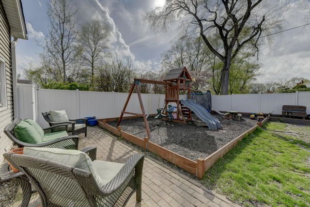 1637 Holly Lane, Munster, IN 46321