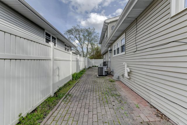 1637 Holly Lane, Munster, IN 46321