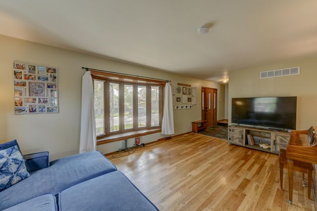 1637 Holly Lane, Munster, IN 46321