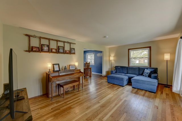 1637 Holly Lane, Munster, IN 46321