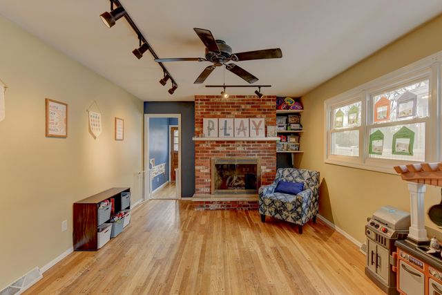 1637 Holly Lane, Munster, IN 46321