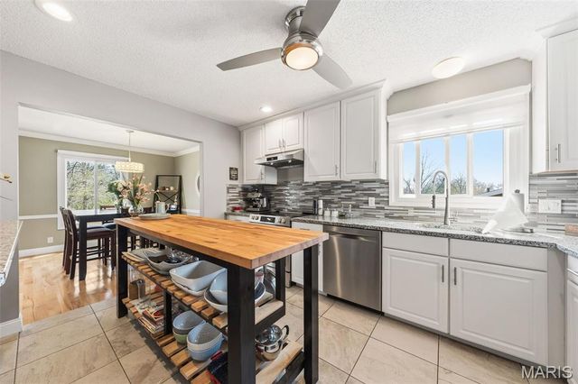 5607 Dantonaire Place, St Louis, MO 63128