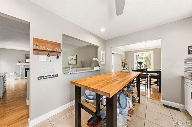 5607 Dantonaire Place, St Louis, MO 63128