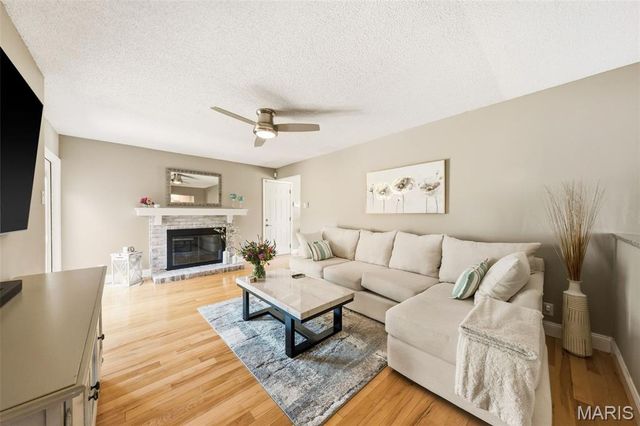 5607 Dantonaire Place, St Louis, MO 63128