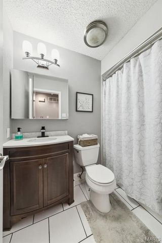 5607 Dantonaire Place, St Louis, MO 63128