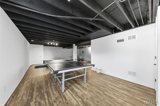 5607 Dantonaire Place, St Louis, MO 63128