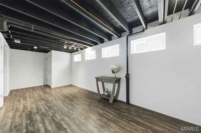 5607 Dantonaire Place, St Louis, MO 63128