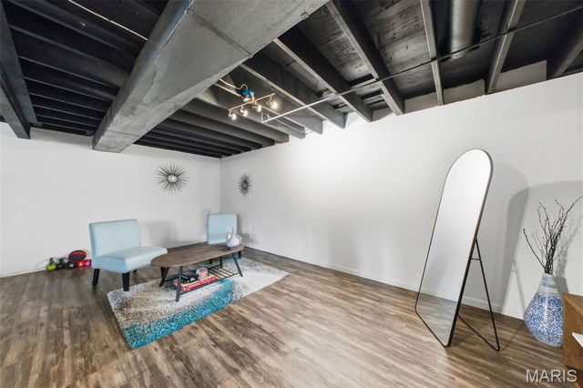 5607 Dantonaire Place, St Louis, MO 63128