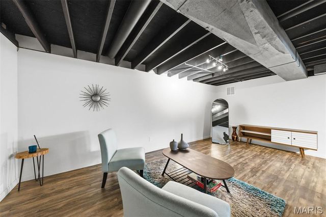 5607 Dantonaire Place, St Louis, MO 63128