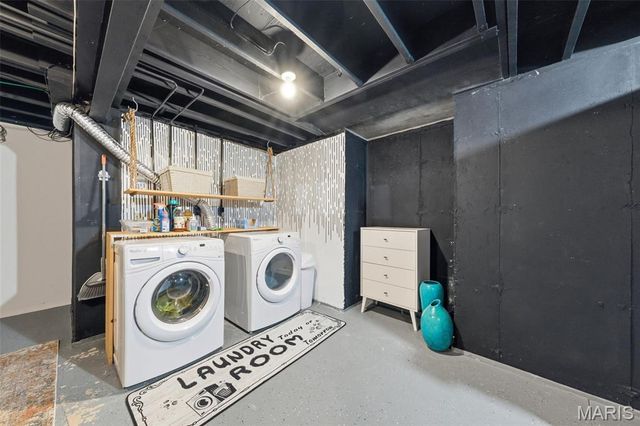 5607 Dantonaire Place, St Louis, MO 63128