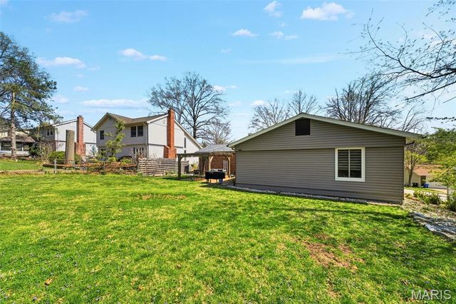 5607 Dantonaire Place, St Louis, MO 63128