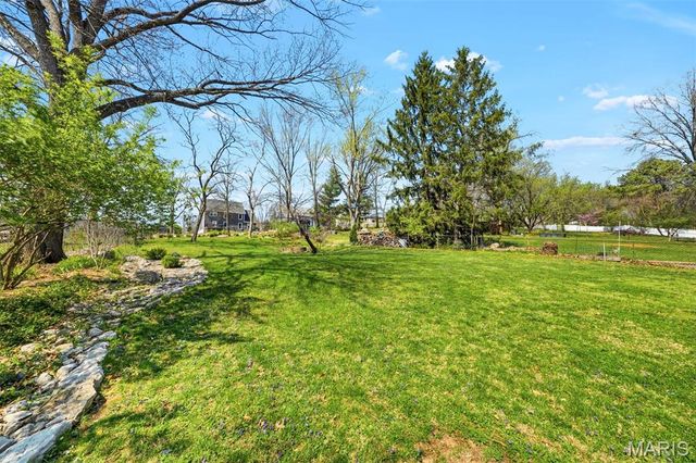 5607 Dantonaire Place, St Louis, MO 63128