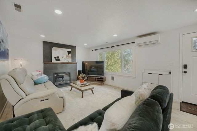 2315 S 116th Place, Seattle, WA 98168
