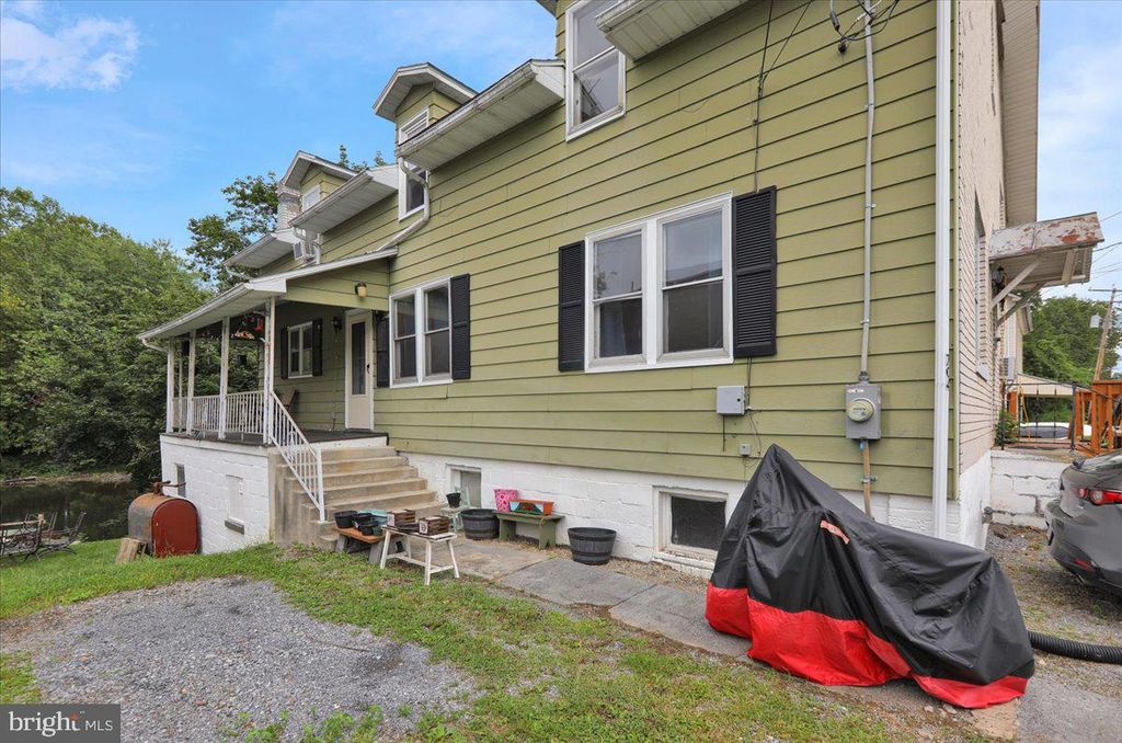 704 MOHRSVILLE RD, Shoemakersville, PA 19555