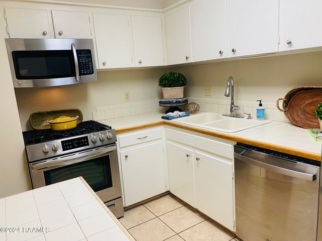 130 S Southlawn Drive, Lafayette, LA 70503