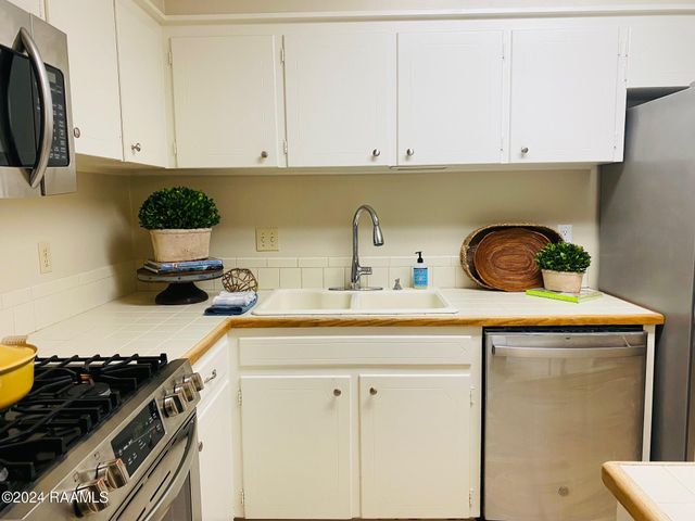 130 S Southlawn Drive, Lafayette, LA 70503