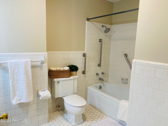 130 S Southlawn Drive, Lafayette, LA 70503