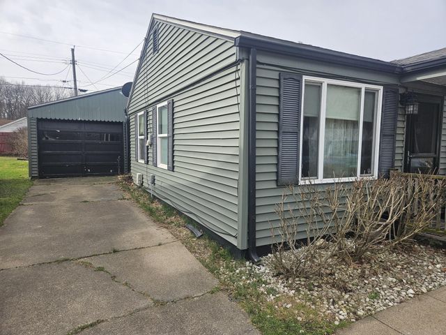 1638 Stone Lake Drive, La Porte, IN 46350