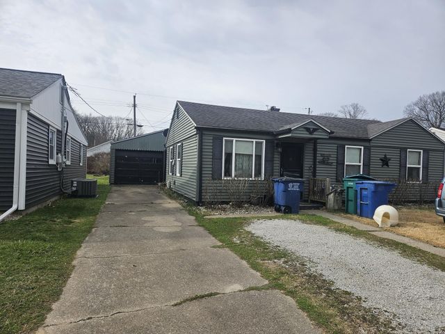 1638 Stone Lake Drive, La Porte, IN 46350