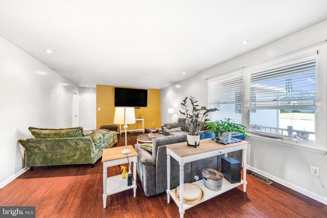 527 HAMSHER AVE, Topton, PA 19562