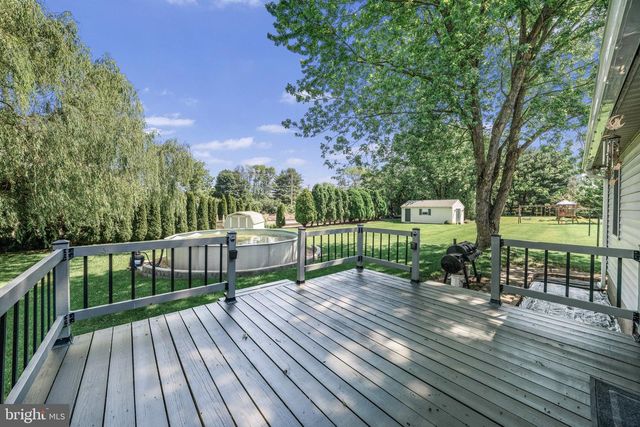 527 HAMSHER AVE, Topton, PA 19562