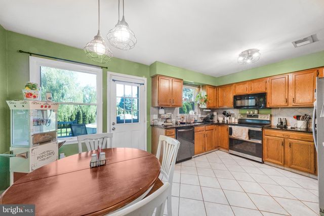 527 HAMSHER AVE, Topton, PA 19562