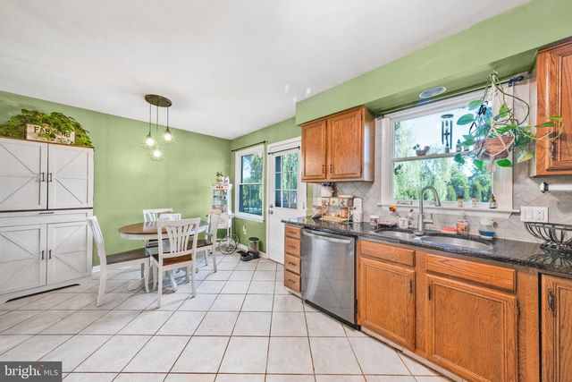 527 HAMSHER AVE, Topton, PA 19562