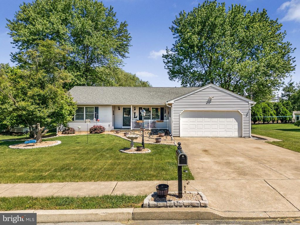527 HAMSHER AVE, Topton, PA 19562