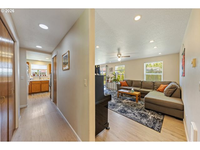 920 Sw MYRTLE Ct, Mc Minnville, OR 97128