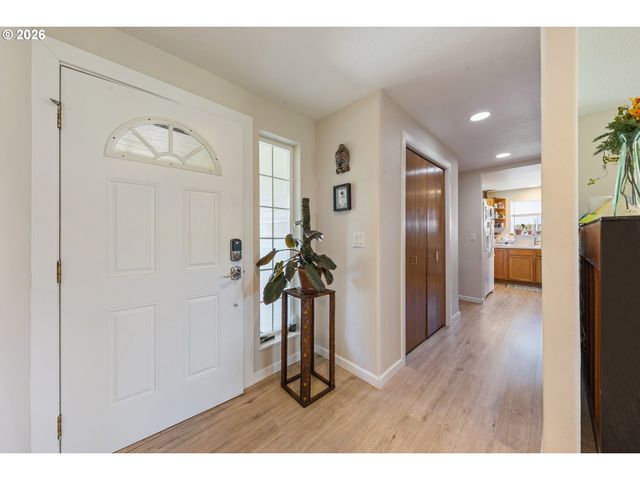 920 Sw MYRTLE Ct, Mc Minnville, OR 97128