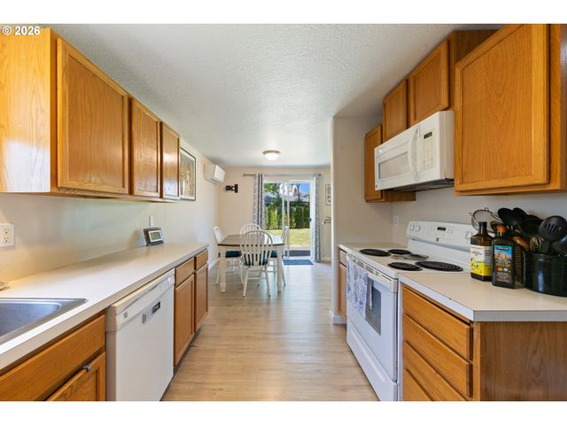920 Sw MYRTLE Ct, Mc Minnville, OR 97128