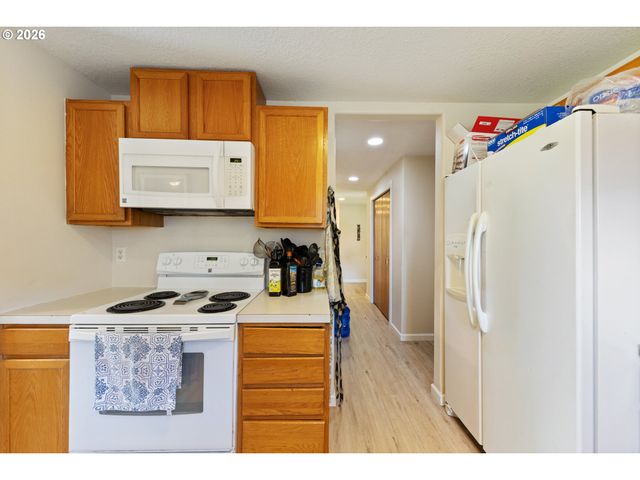 920 Sw MYRTLE Ct, Mc Minnville, OR 97128