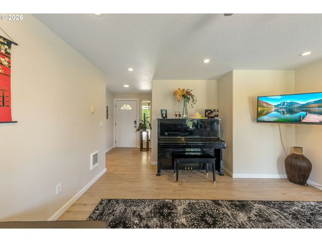 920 Sw MYRTLE Ct, Mc Minnville, OR 97128