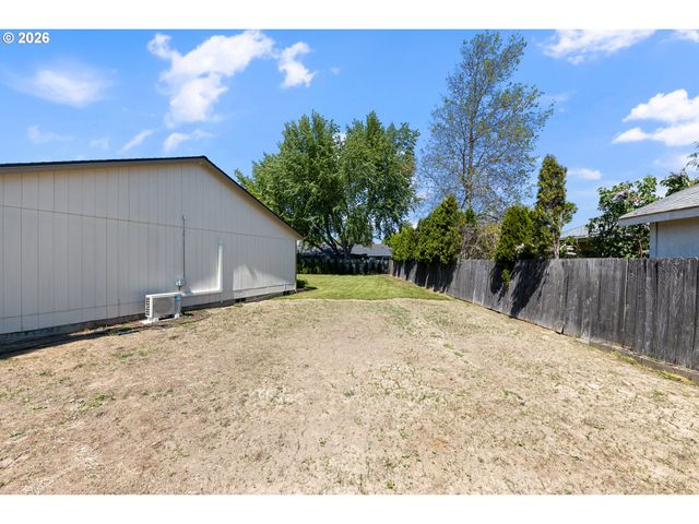 920 Sw MYRTLE Ct, Mc Minnville, OR 97128
