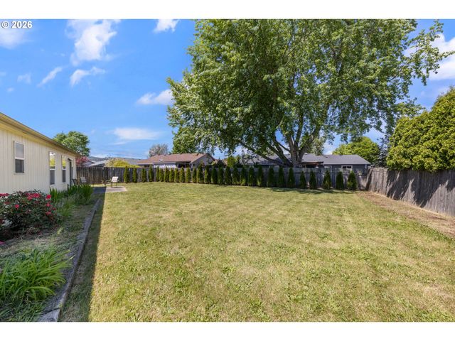920 Sw MYRTLE Ct, Mc Minnville, OR 97128