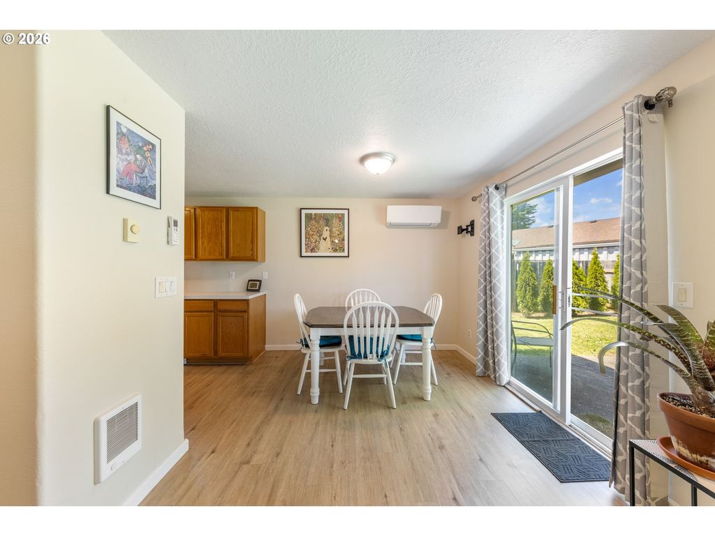 Image 11 of property listing at 920 Sw MYRTLE Ct, Mc Minnville, OR 97128