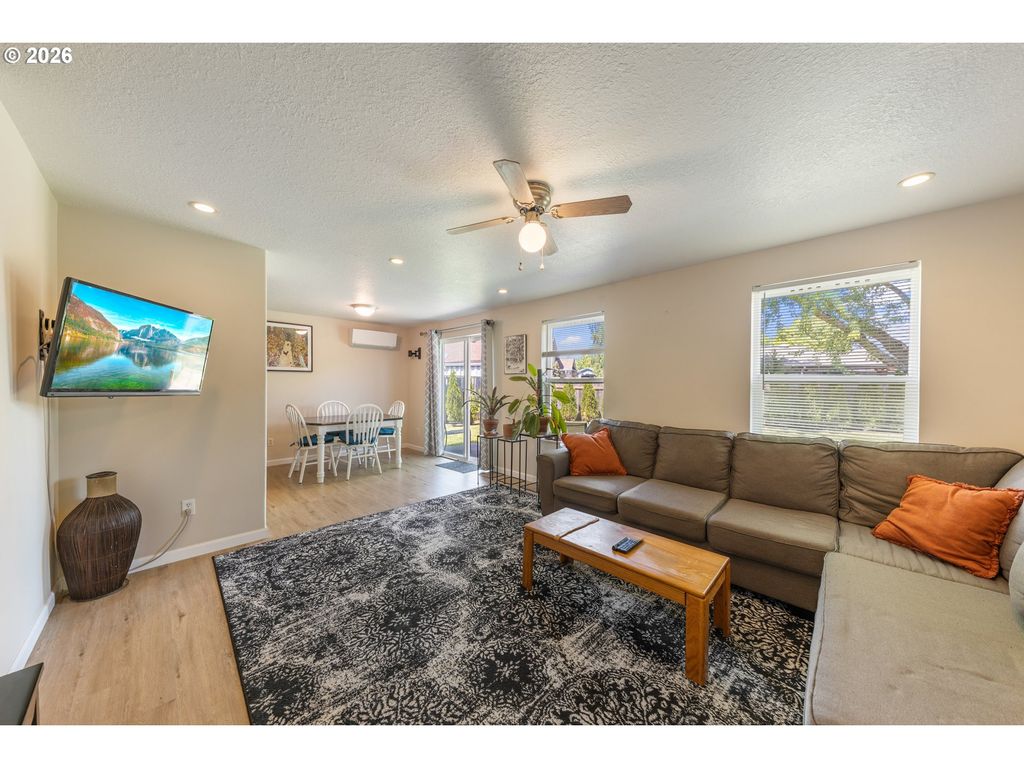 Image 23 of property listing at 920 Sw MYRTLE Ct, Mc Minnville, OR 97128