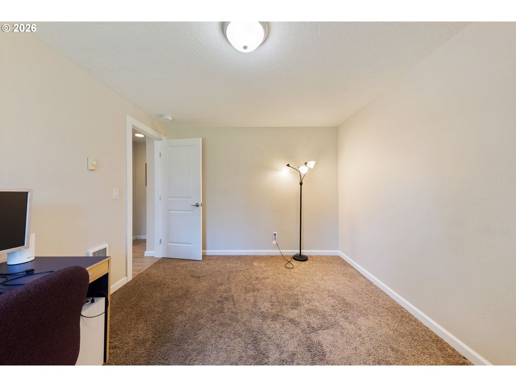 Image 30 of property listing at 920 Sw MYRTLE Ct, Mc Minnville, OR 97128