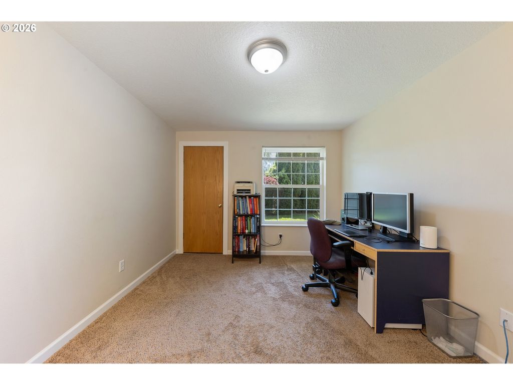 Image 31 of property listing at 920 Sw MYRTLE Ct, Mc Minnville, OR 97128