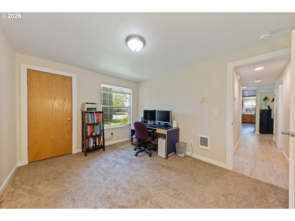 Image 32 of property listing at 920 Sw MYRTLE Ct, Mc Minnville, OR 97128