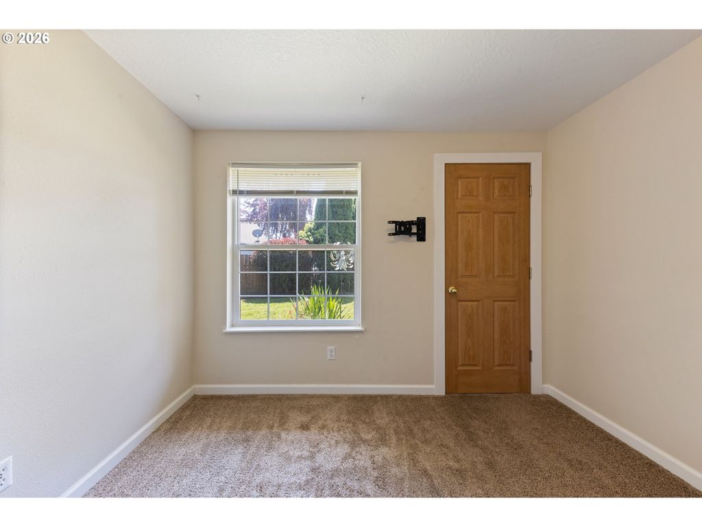 Image 33 of property listing at 920 Sw MYRTLE Ct, Mc Minnville, OR 97128
