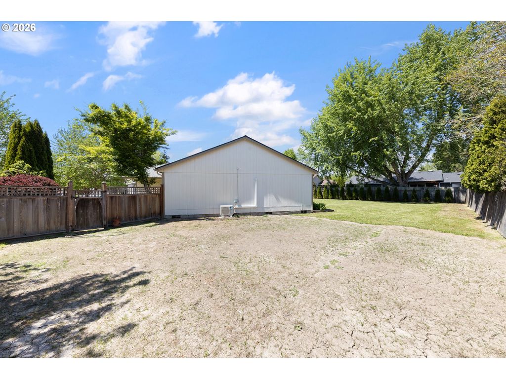 Image 7 of property listing at 920 Sw MYRTLE Ct, Mc Minnville, OR 97128